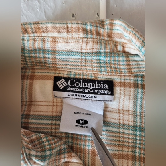 Columbia Women's Plaid Shirt in Tan and Green, Size Medium - Picture 3 of 5